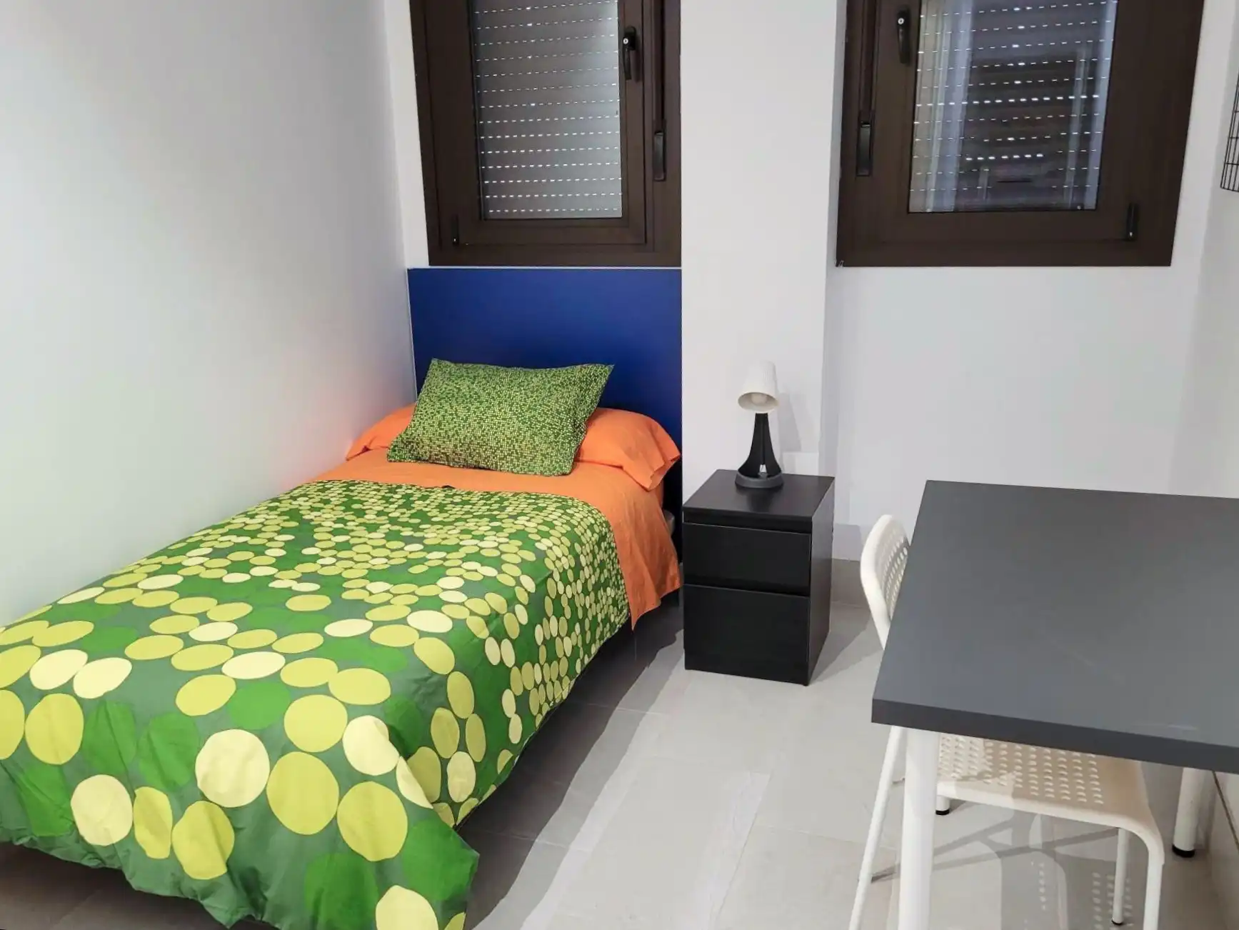 Zona comun de la Residencia Unicas con sofas y espacio de convivencia